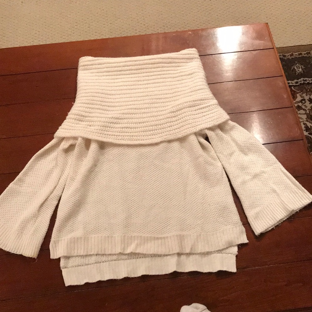 Jumbo turtle neck white sweater